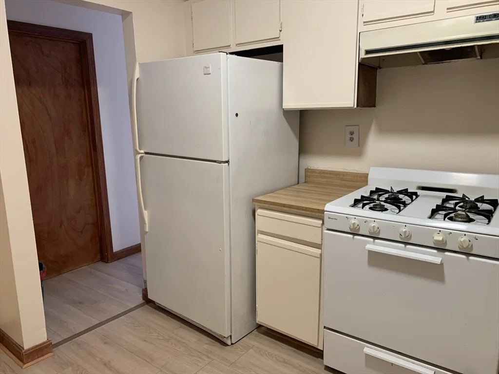 2 bed, 1 bath apartment for rent at 226 Brightman Unit 1 South, Fall River — photo 2 of 11