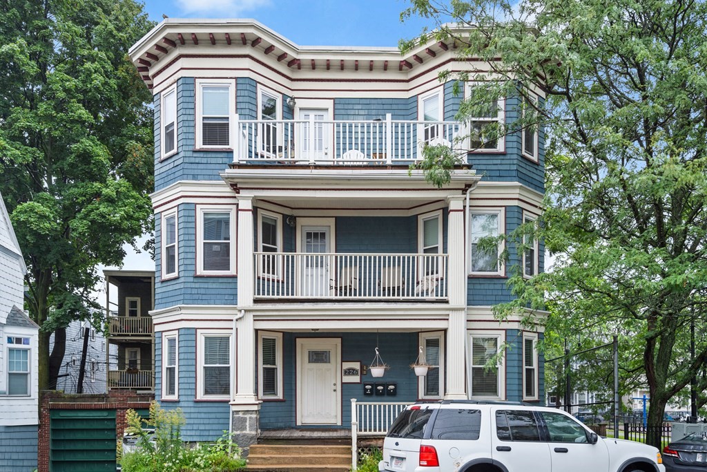 3 bed, 1 bath apartment for rent at 226 E Cottage St Unit 1, Dorchester — photo 1 of 14