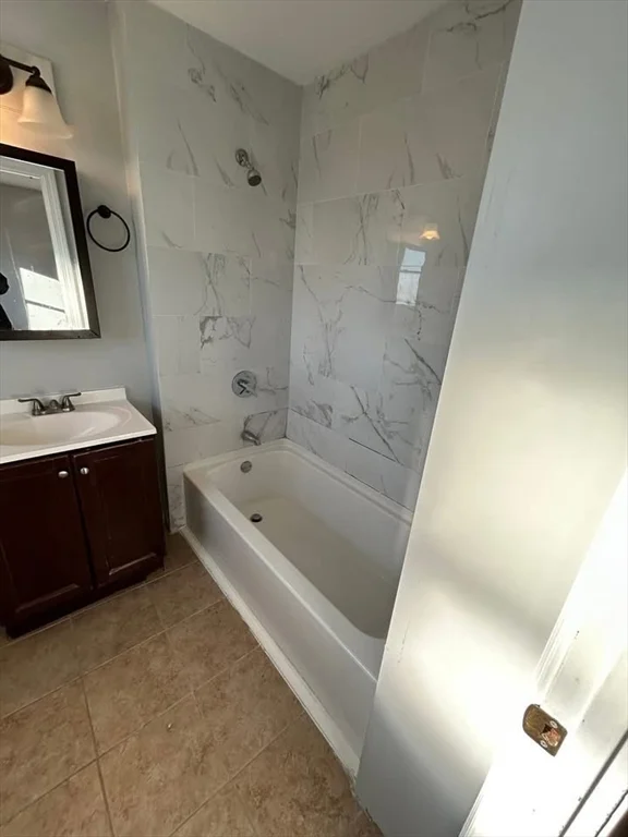 3 bed, 1 bath apartment for rent at 226 East Main St Unit 4, Fall River — photo 2 of 5