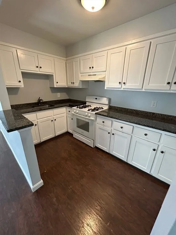 3 bed, 1 bath apartment for rent at 226 East Main St Unit 4, Fall River — photo 1 of 5