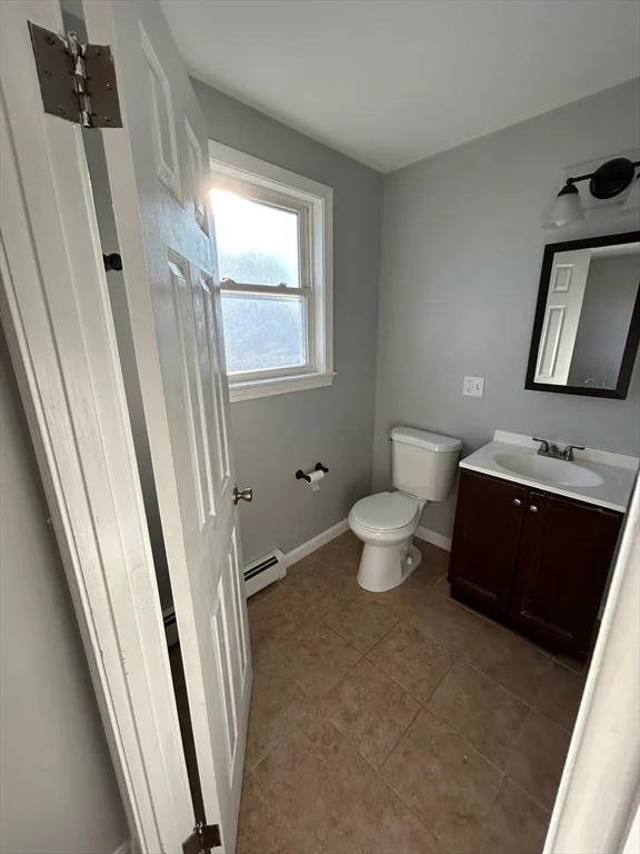 3 bed, 1 bath apartment for rent at 226 East Main St Unit 4, Fall River — photo 3 of 5