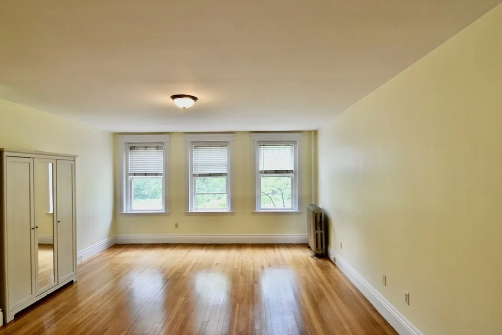 1 bed, 1 bath apartment for rent at 226 Jamaicaway Unit 4, Jamaica Plain — photo 2 of 25