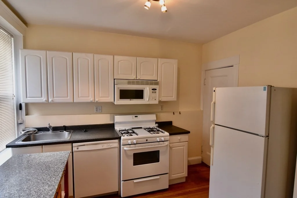 1 bed, 1 bath apartment for rent at 226 Jamaicaway Unit 4, Jamaica Plain — photo 11 of 25