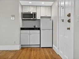 1 bed, 1 bath apartment for rent at 226 Newbury St Unit 21, Back Bay — photo 3 of 10