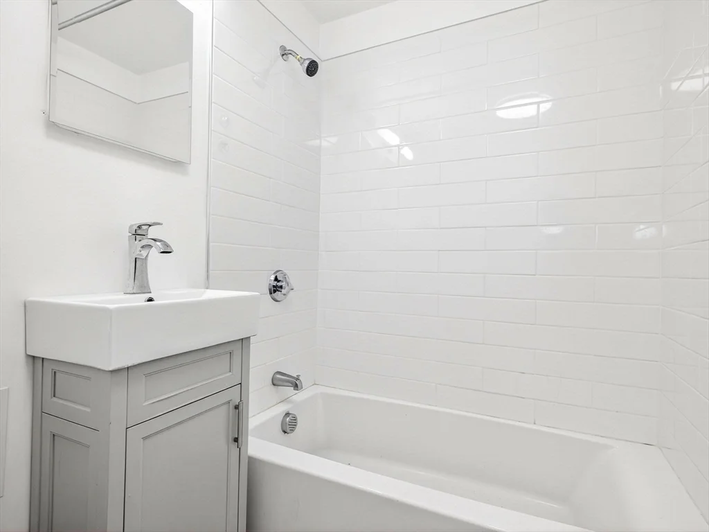 1 bed, 1 bath apartment for rent at 226 Newbury St Unit 42, Back Bay — photo 9 of 12