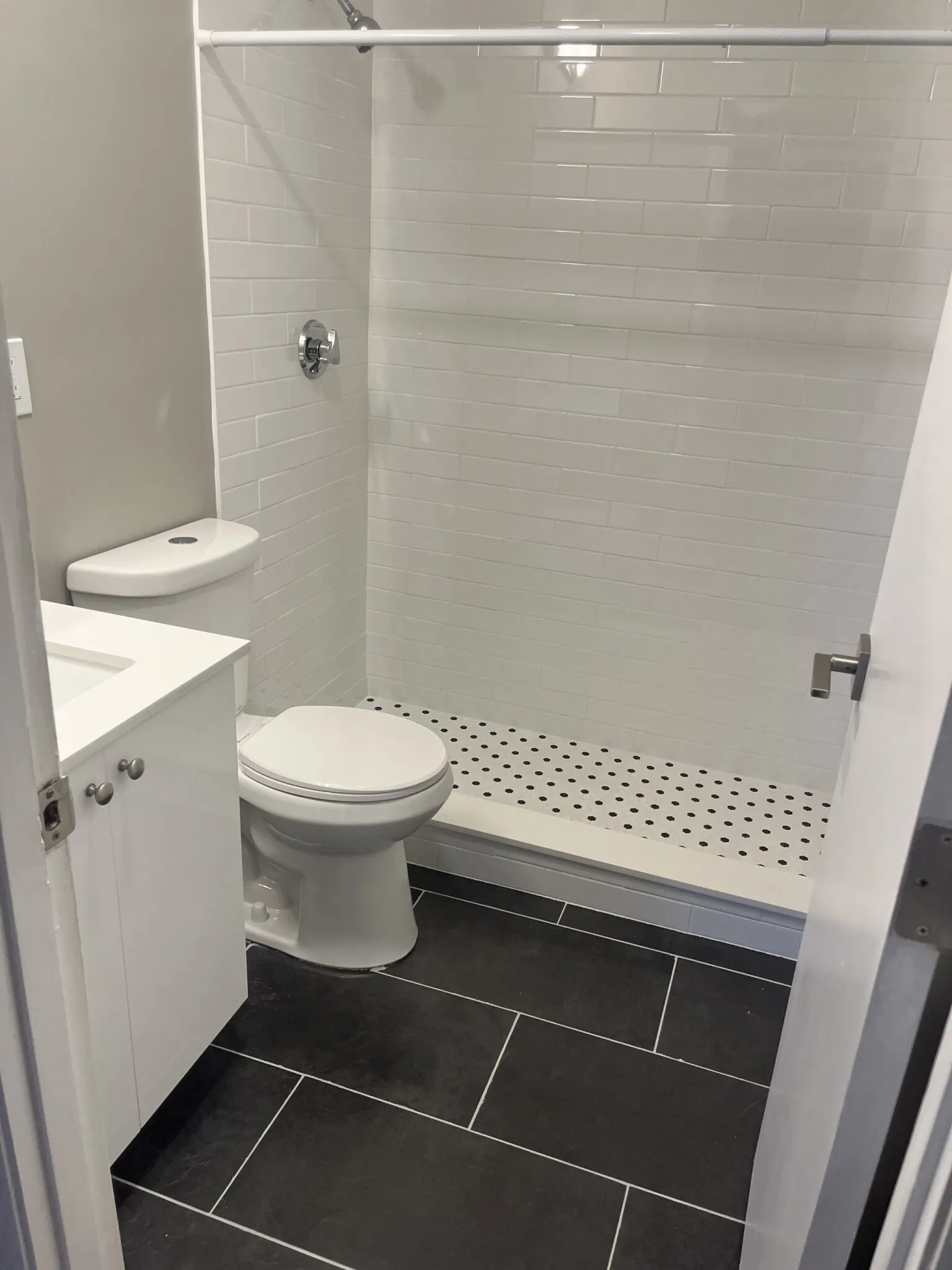 2 bed, 1 bath apartment for rent at 226 Parker Hill Ave Unit 7, Mission Hill — photo 6 of 9