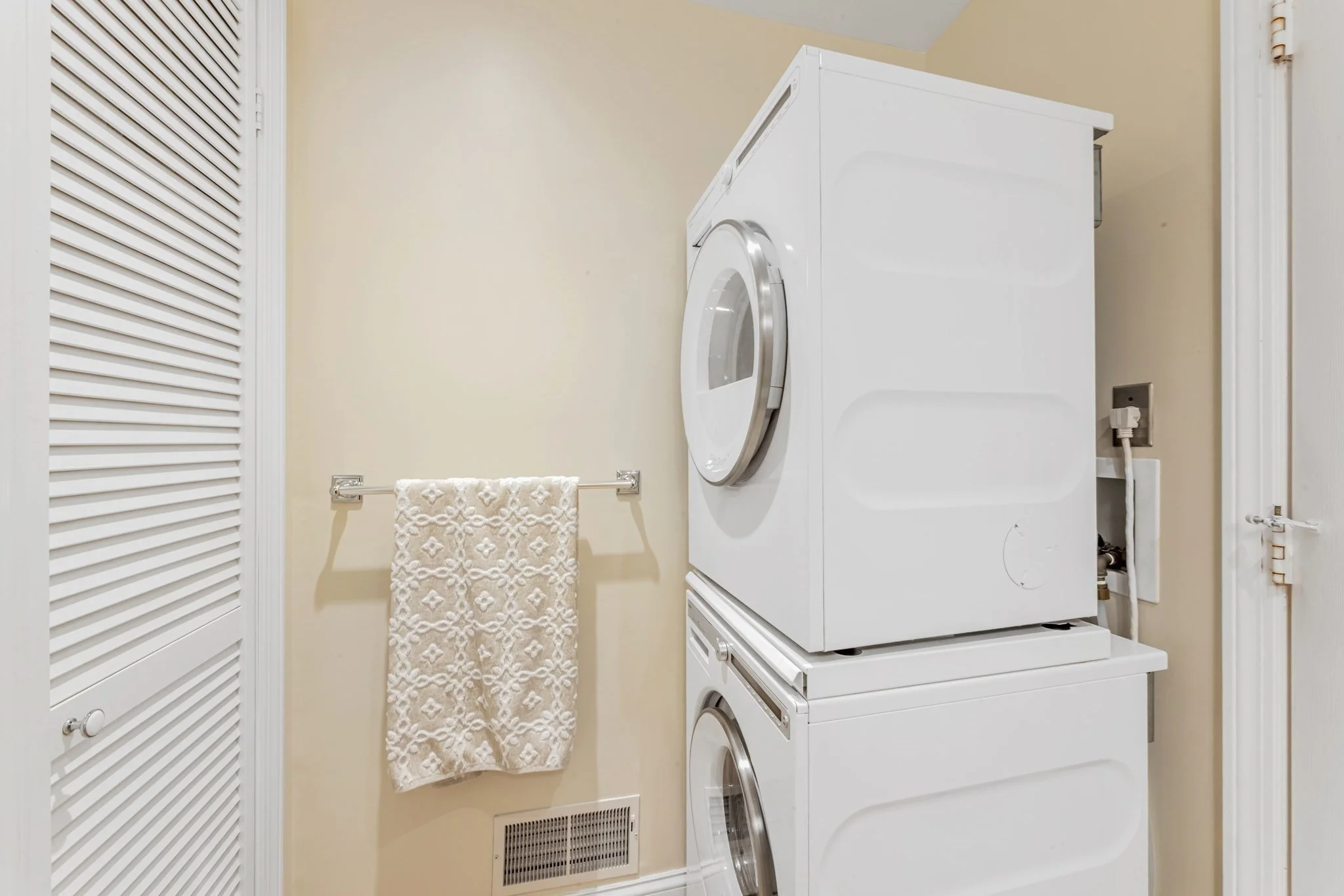 2 bed, 1 bath apartment for rent at 227 Belgrade Ave Unit 2, Roslindale — photo 5 of 13