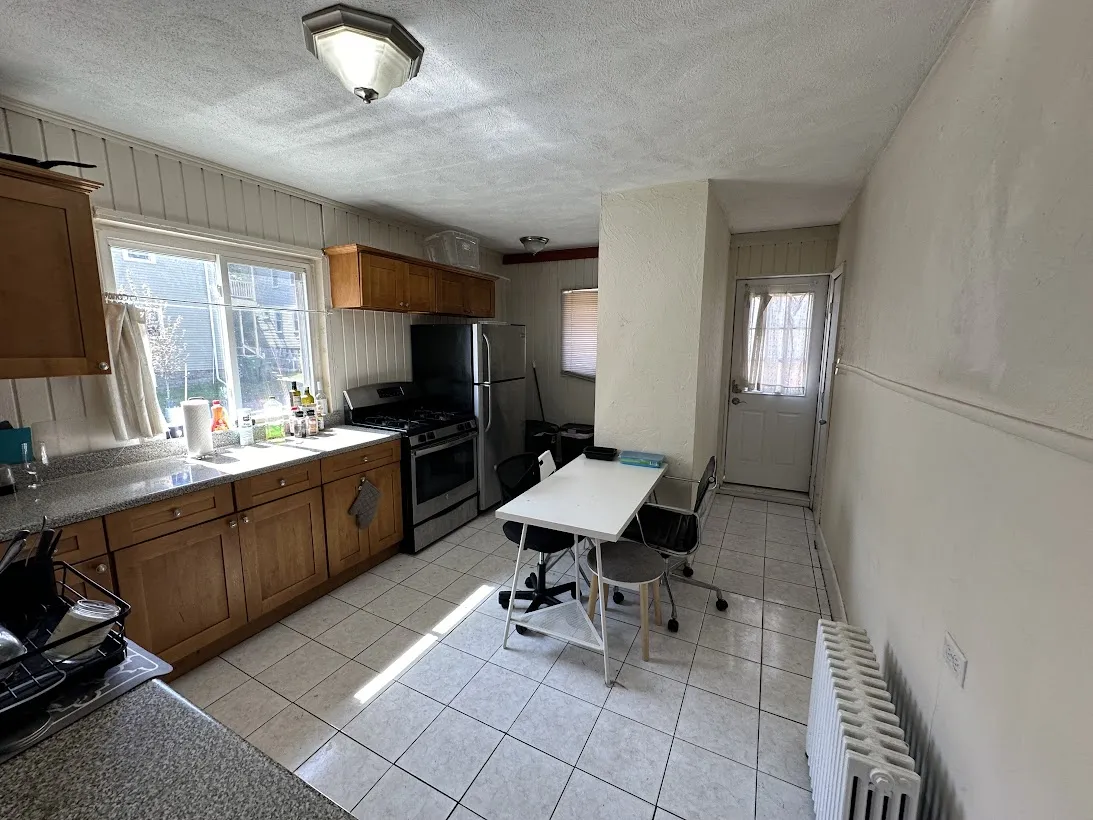 4 bed, 1 bath apartment for rent at 227 Boston Ave Unit 227-1, Medford — photo 4 of 17