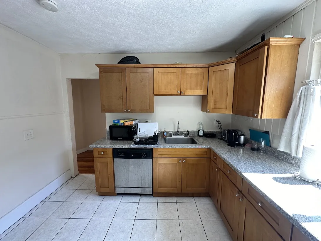 4 bed, 1 bath apartment for rent at 227 Boston Ave Unit 227-1, Medford — photo 3 of 17
