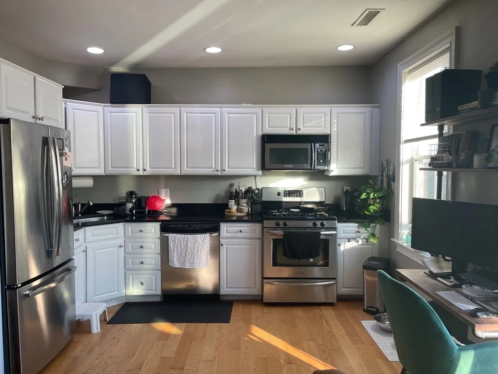 1 bed, 1 bath apartment for rent at 227 Bowen St Unit 3, South Boston — photo 2 of 9