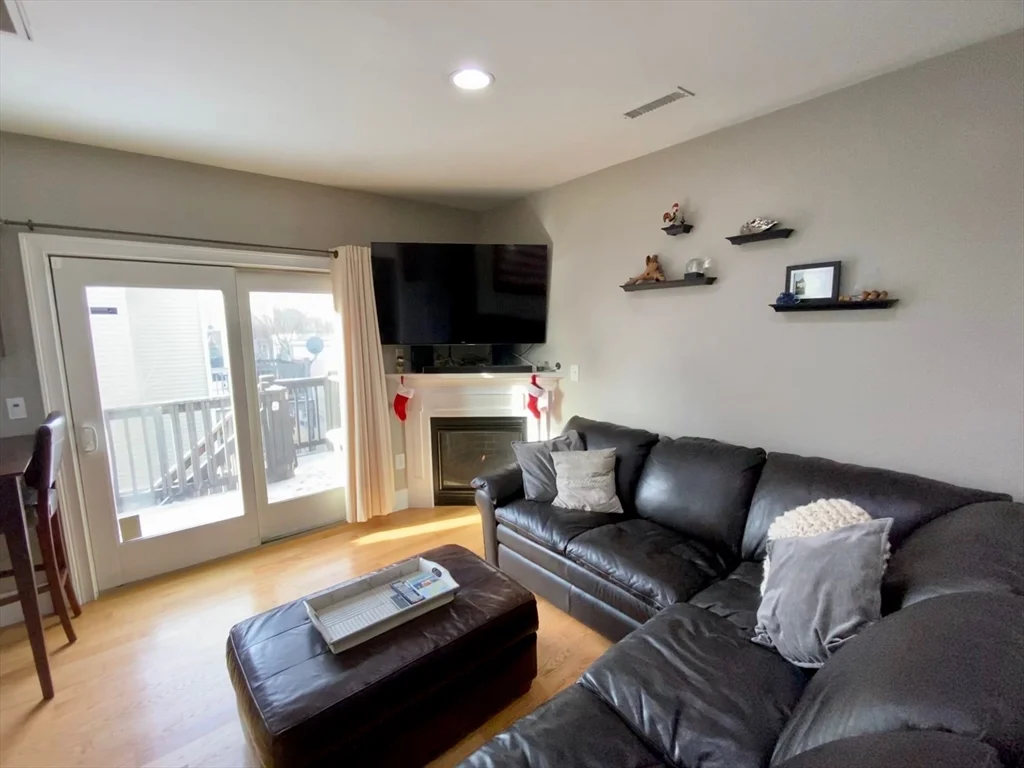 1 bed, 1 bath apartment for rent at 227 Bowen St Unit 3, South Boston — photo 5 of 9