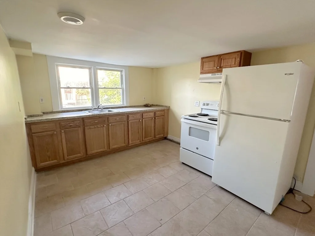 2 bed, 1 bath apartment for rent at 227 Bridge St Unit 3, Northampton — photo 5 of 19