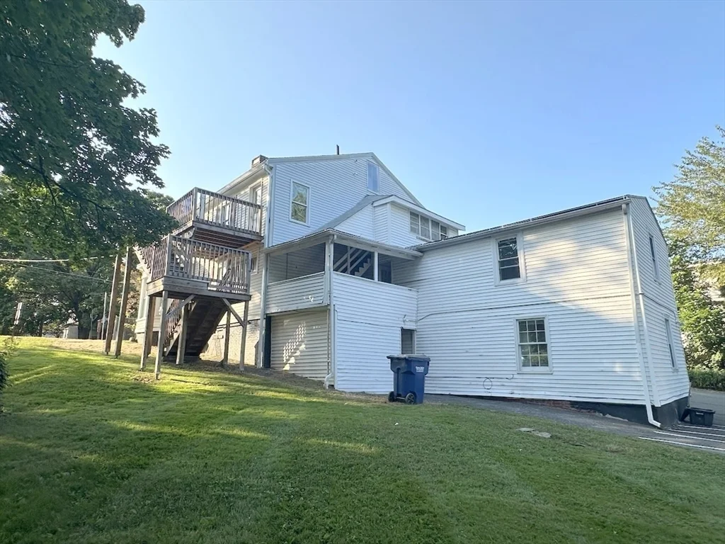 2 bed, 1 bath apartment for rent at 227 Bridge St Unit 3, Northampton — photo 3 of 19