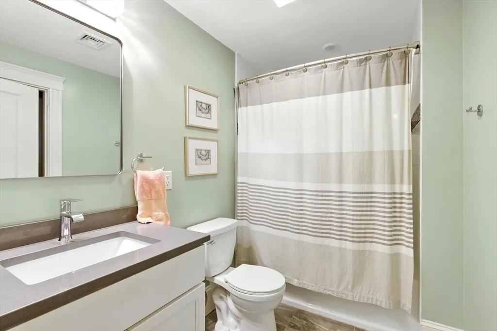 3 bed, 2 bath apartment for rent at 227 Centre St Unit 1, Dorchester — photo 10 of 14