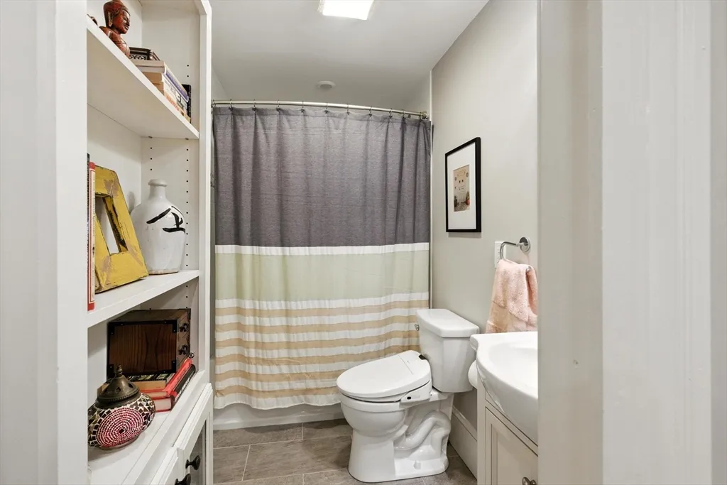 3 bed, 2 bath apartment for rent at 227 Centre St Unit 1, Dorchester — photo 12 of 14