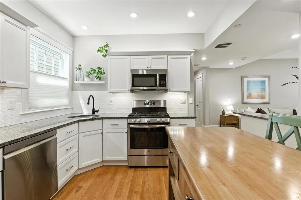 3 bed, 2 bath apartment for rent at 227 Centre St Unit 1, Dorchester — photo 2 of 14