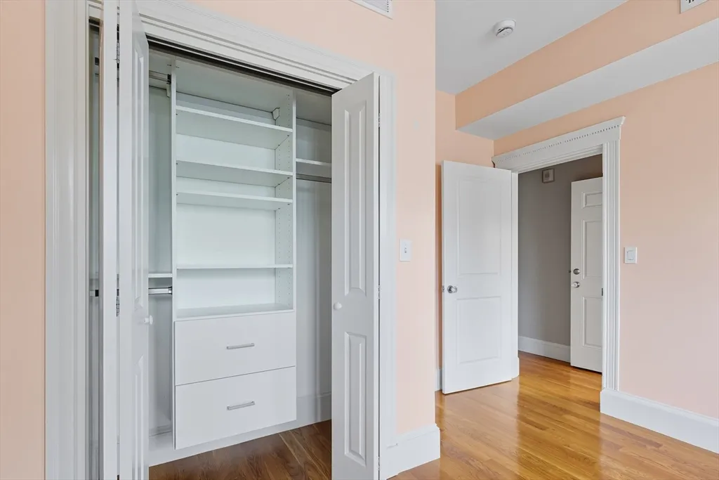 3 bed, 2 bath apartment for rent at 227 Centre St Unit 1, Dorchester — photo 4 of 14