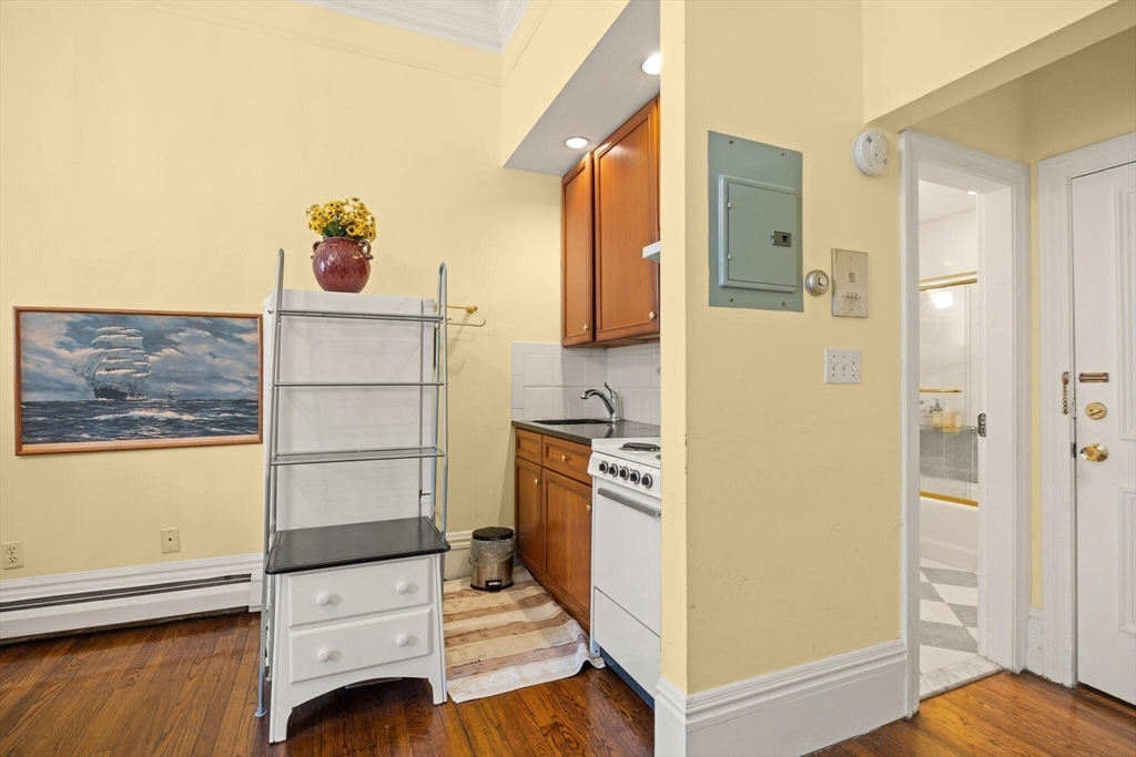 Studio bed, 1 bath apartment for rent at 227 Marlborough St Unit 6, Back Bay — photo 5 of 18