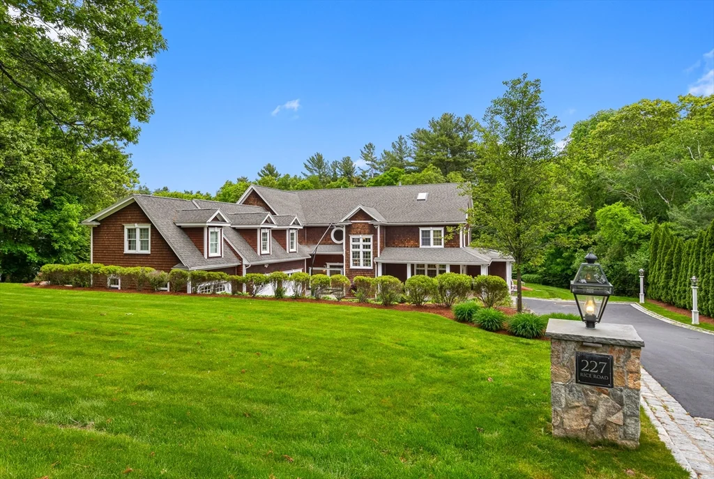 6 bed, 4+ bath apartment for rent at 227 Rice Rd, Cochituate — photo 2 of 40