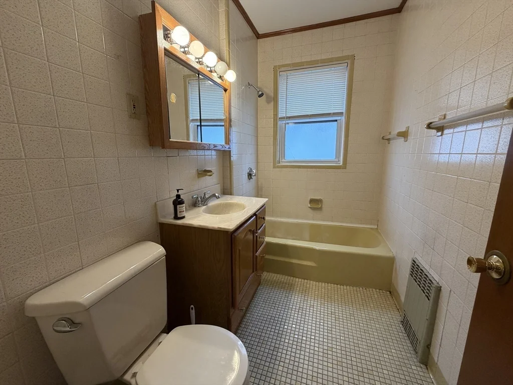 2 bed, 1 bath apartment for rent at 227 Riverside Ave Unit 2, Medford — photo 14 of 15