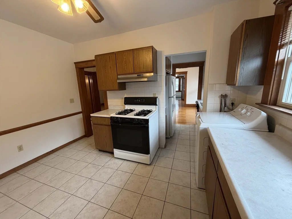 2 bed, 1 bath apartment for rent at 227 Riverside Ave Unit 2, Medford — photo 3 of 15