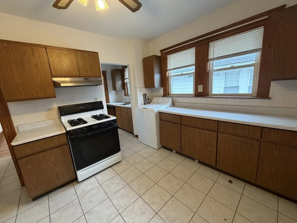 2 bed, 1 bath apartment for rent at 227 Riverside Ave Unit 2, Medford — photo 4 of 15
