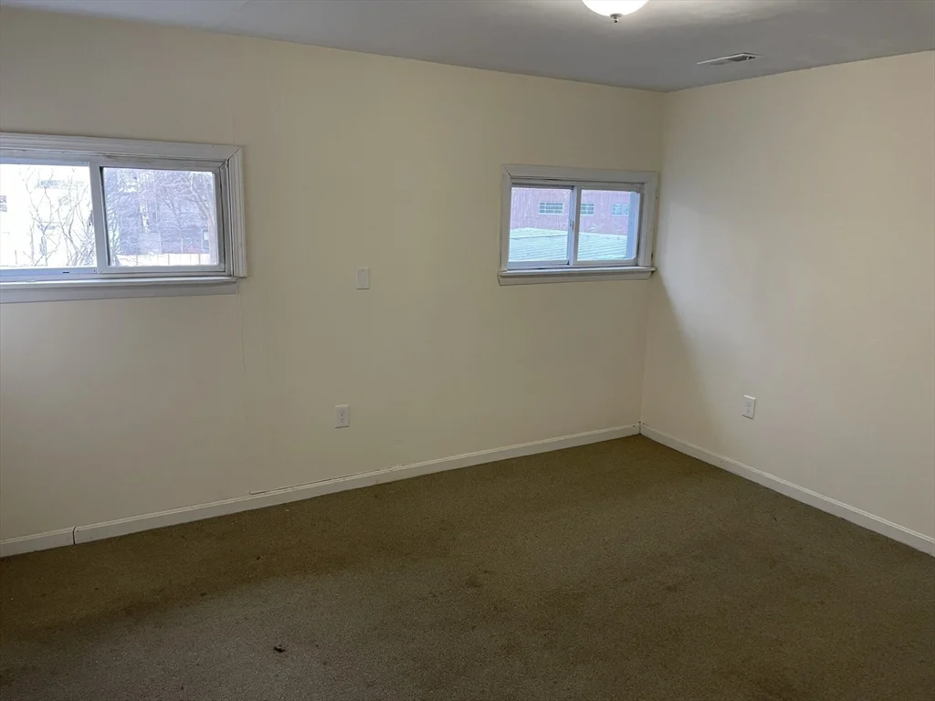 7 bed, 3 bath apartment for rent at 227 Roxbury St Unit 2, Roxbury — photo 18 of 23