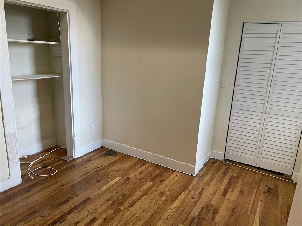 7 bed, 3 bath apartment for rent at 227 Roxbury St Unit 2, Roxbury — photo 7 of 23