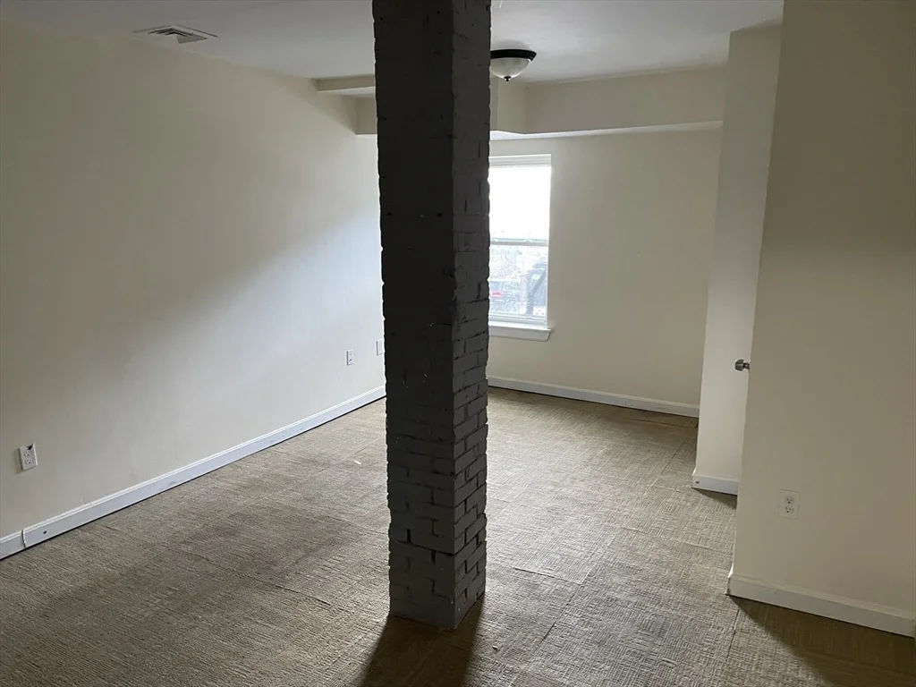 7 bed, 3 bath apartment for rent at 227 Roxbury St Unit 2, Roxbury — photo 10 of 23