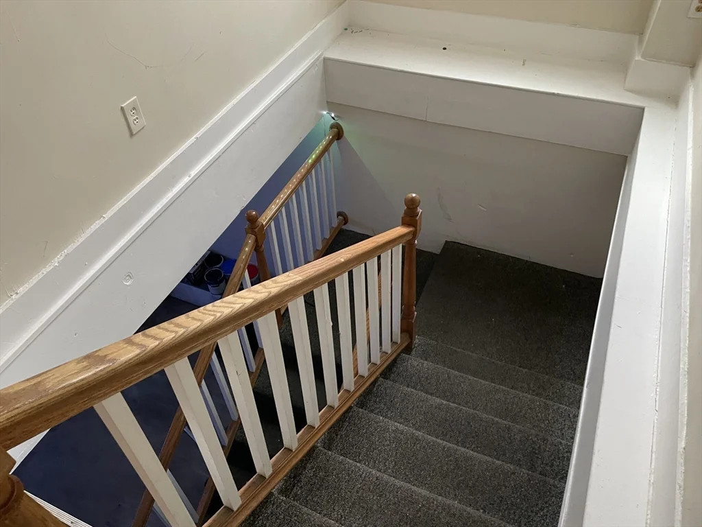 7 bed, 3 bath apartment for rent at 227 Roxbury St Unit 2, Roxbury — photo 17 of 23