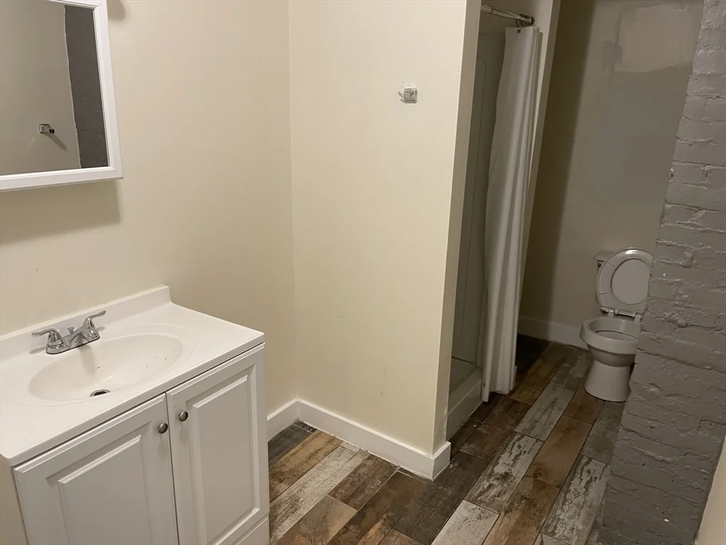 7 bed, 3 bath apartment for rent at 227 Roxbury St Unit 2, Roxbury — photo 14 of 23