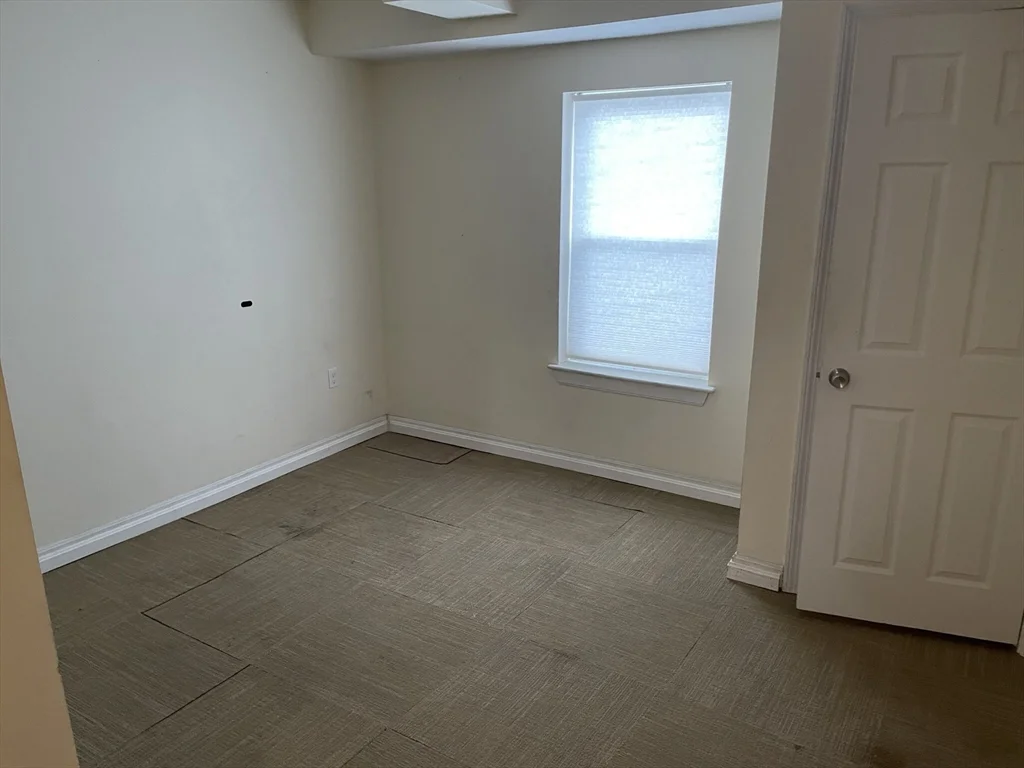 7 bed, 3 bath apartment for rent at 227 Roxbury St Unit 2, Roxbury — photo 11 of 23