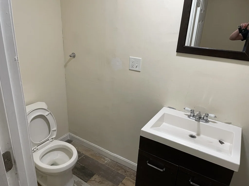 7 bed, 3 bath apartment for rent at 227 Roxbury St Unit 2, Roxbury — photo 15 of 23