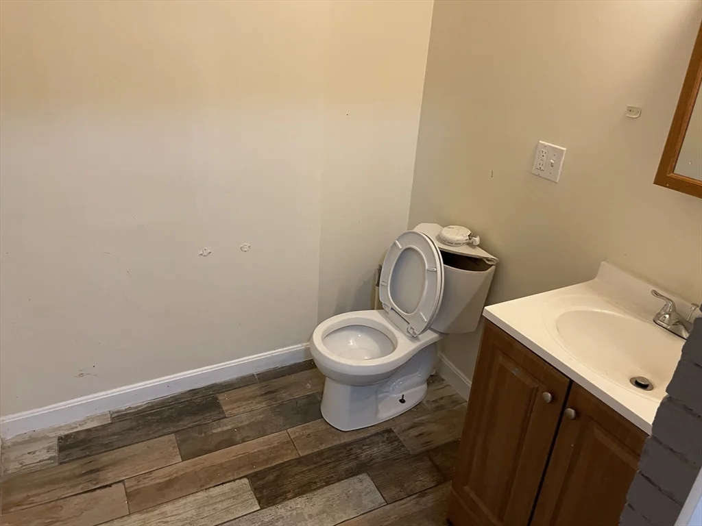 7 bed, 3 bath apartment for rent at 227 Roxbury St Unit 2, Roxbury — photo 13 of 23