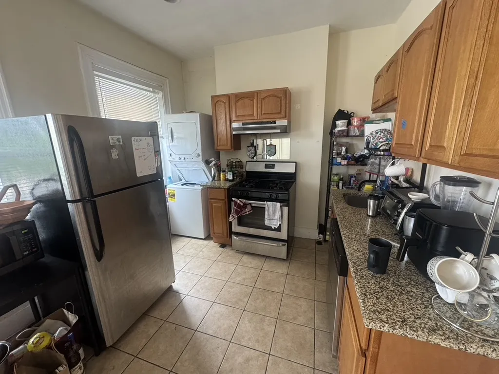 3 bed, 1 bath apartment for rent at 227 Roxbury St Unit 227#4, Roxbury