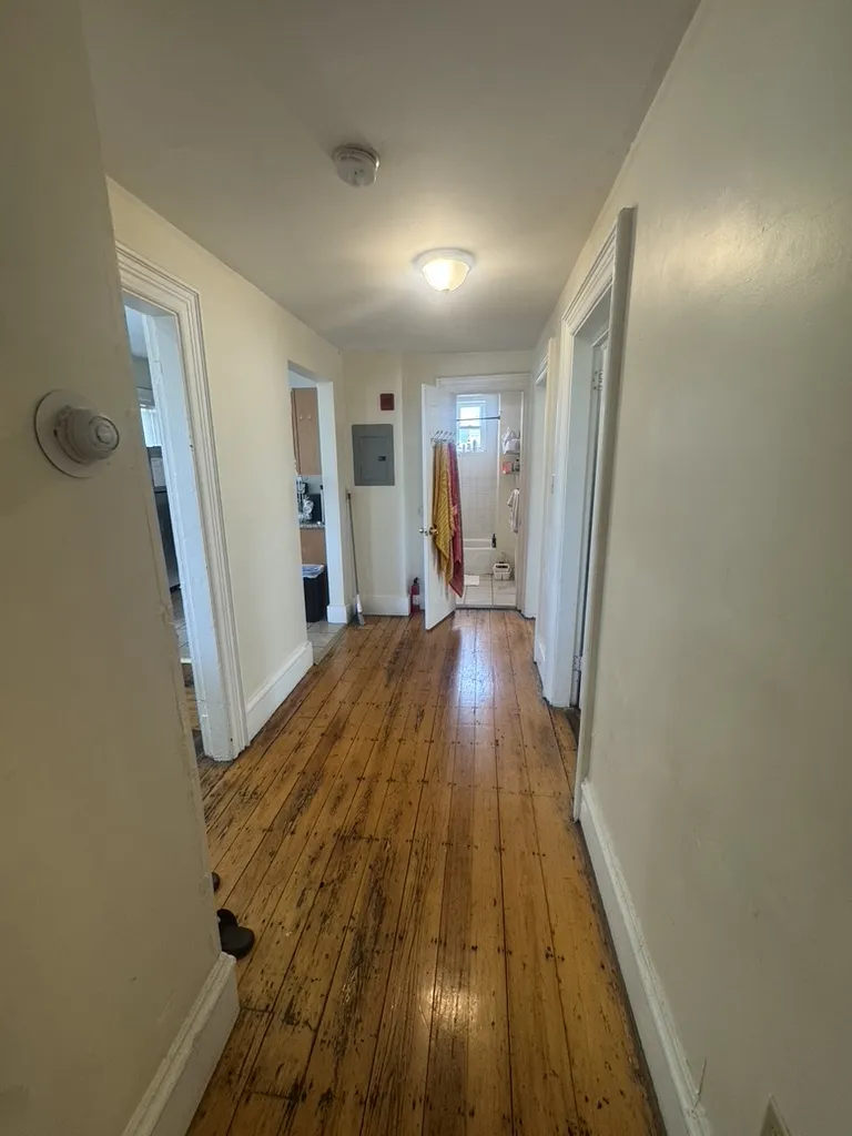 3 bed, 1 bath apartment for rent at 227 Roxbury St Unit 227#4, Roxbury — photo 3 of 7