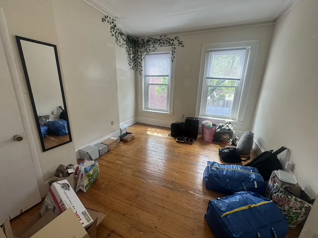 3 bed, 1 bath apartment for rent at 227 Roxbury St Unit 227#4, Roxbury — photo 4 of 7