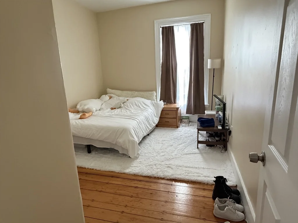 3 bed, 1 bath apartment for rent at 227 Roxbury St Unit 3, Roxbury — photo 6 of 12