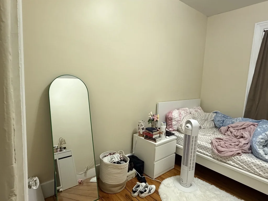 3 bed, 1 bath apartment for rent at 227 Roxbury St Unit 3, Roxbury — photo 11 of 12