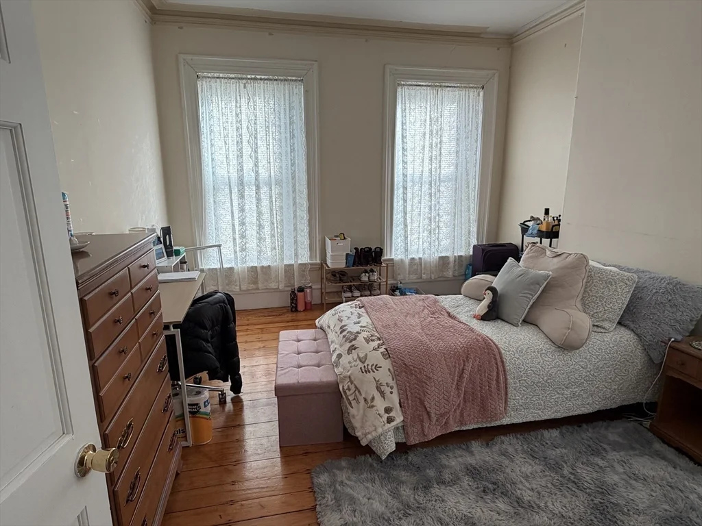 3 bed, 1 bath apartment for rent at 227 Roxbury St Unit 3, Roxbury — photo 8 of 12