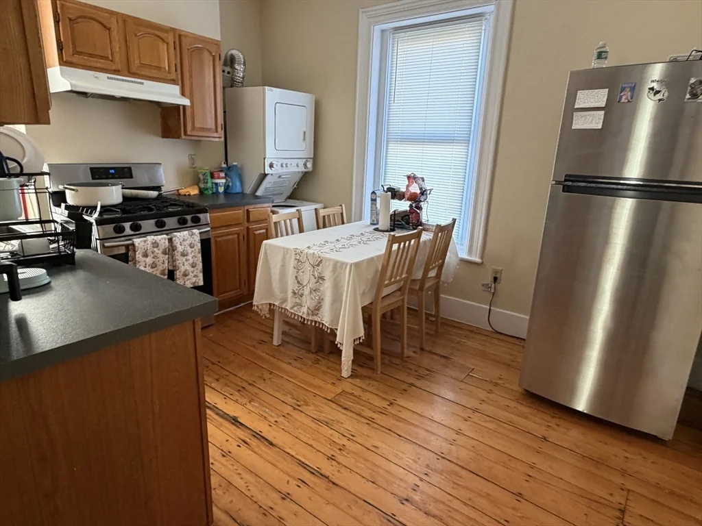 3 bed, 1 bath apartment for rent at 227 Roxbury St Unit 3, Roxbury — photo 3 of 12