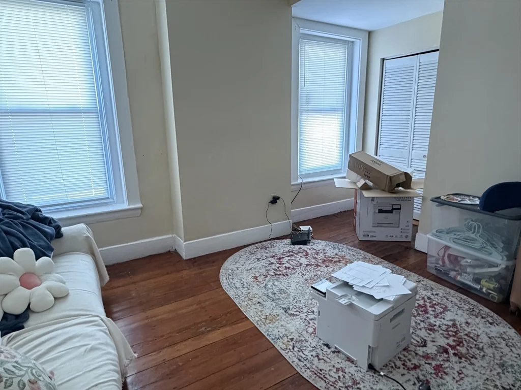 3 bed, 1 bath apartment for rent at 227 Roxbury St Unit 3, Roxbury — photo 4 of 12