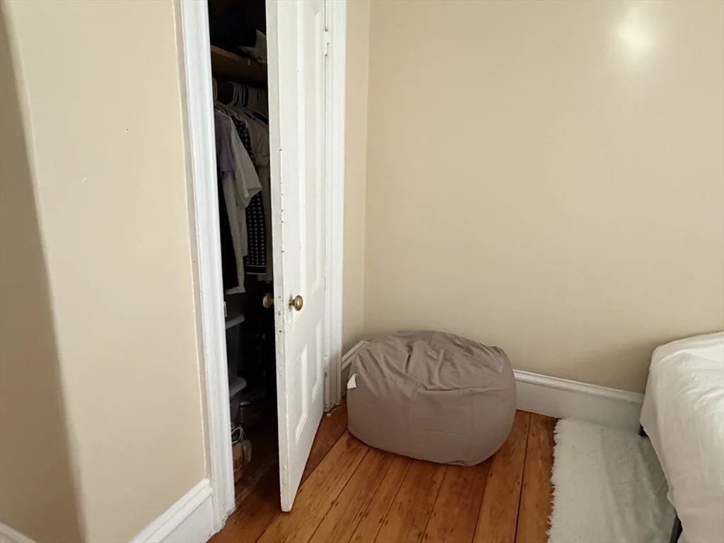 3 bed, 1 bath apartment for rent at 227 Roxbury St Unit 3, Roxbury — photo 7 of 12