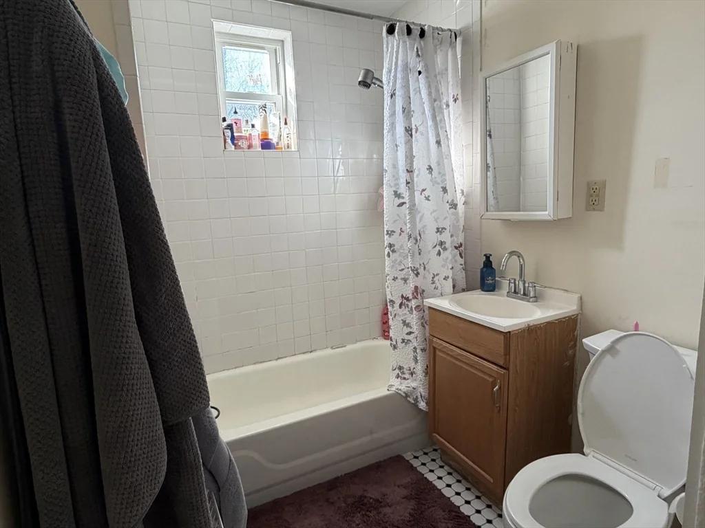 3 bed, 1 bath apartment for rent at 227 Roxbury St Unit 3, Roxbury — photo 12 of 12