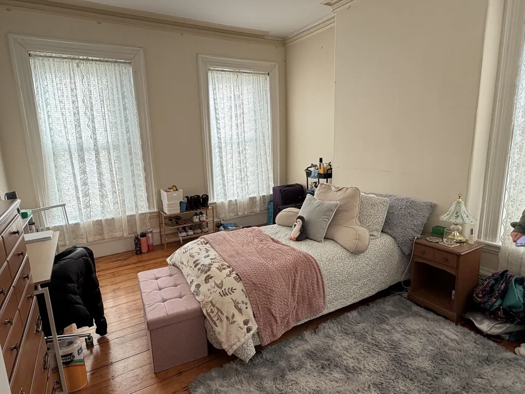 3 bed, 1 bath apartment for rent at 227 Roxbury St Unit 3, Roxbury — photo 9 of 12