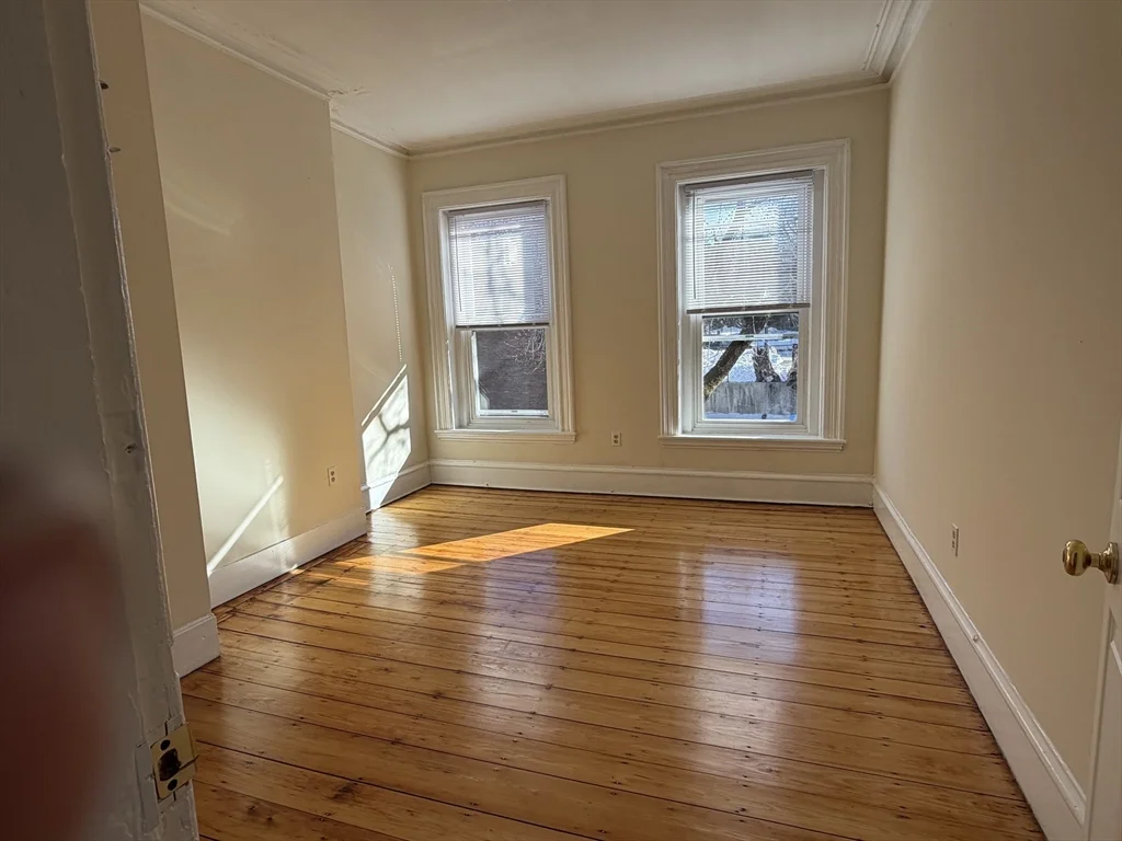 3 bed, 1 bath apartment for rent at 227 Roxbury St Unit 4, Roxbury — photo 6 of 7