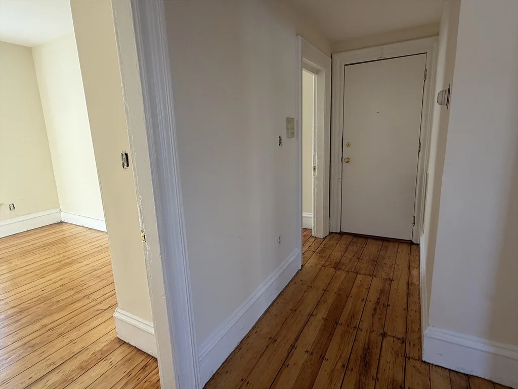 3 bed, 1 bath apartment for rent at 227 Roxbury St Unit 4, Roxbury — photo 3 of 7