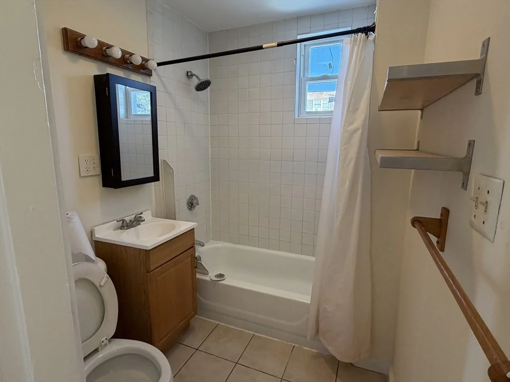 3 bed, 1 bath apartment for rent at 227 Roxbury St Unit 4, Roxbury — photo 7 of 7