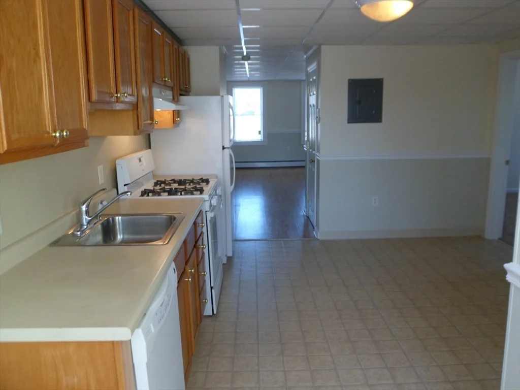 2 bed, 1 bath apartment for rent at 227 Standish Ave Unit 2, Plymouth — photo 3 of 7
