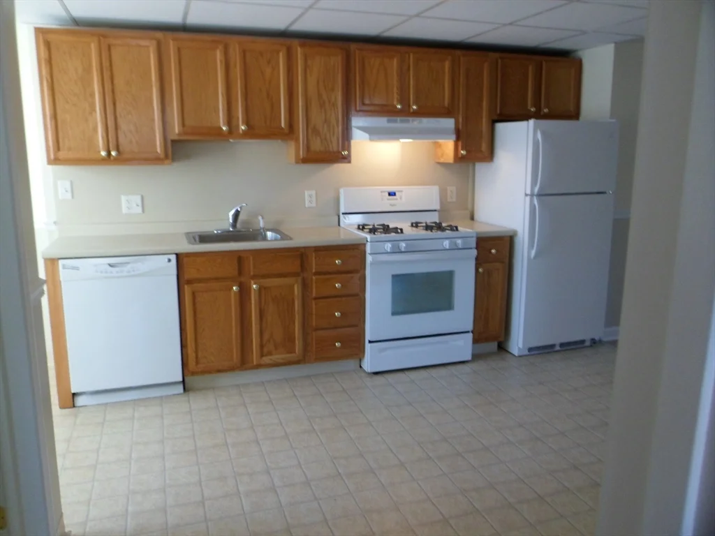 2 bed, 1 bath apartment for rent at 227 Standish Ave Unit 2, Plymouth — photo 2 of 7